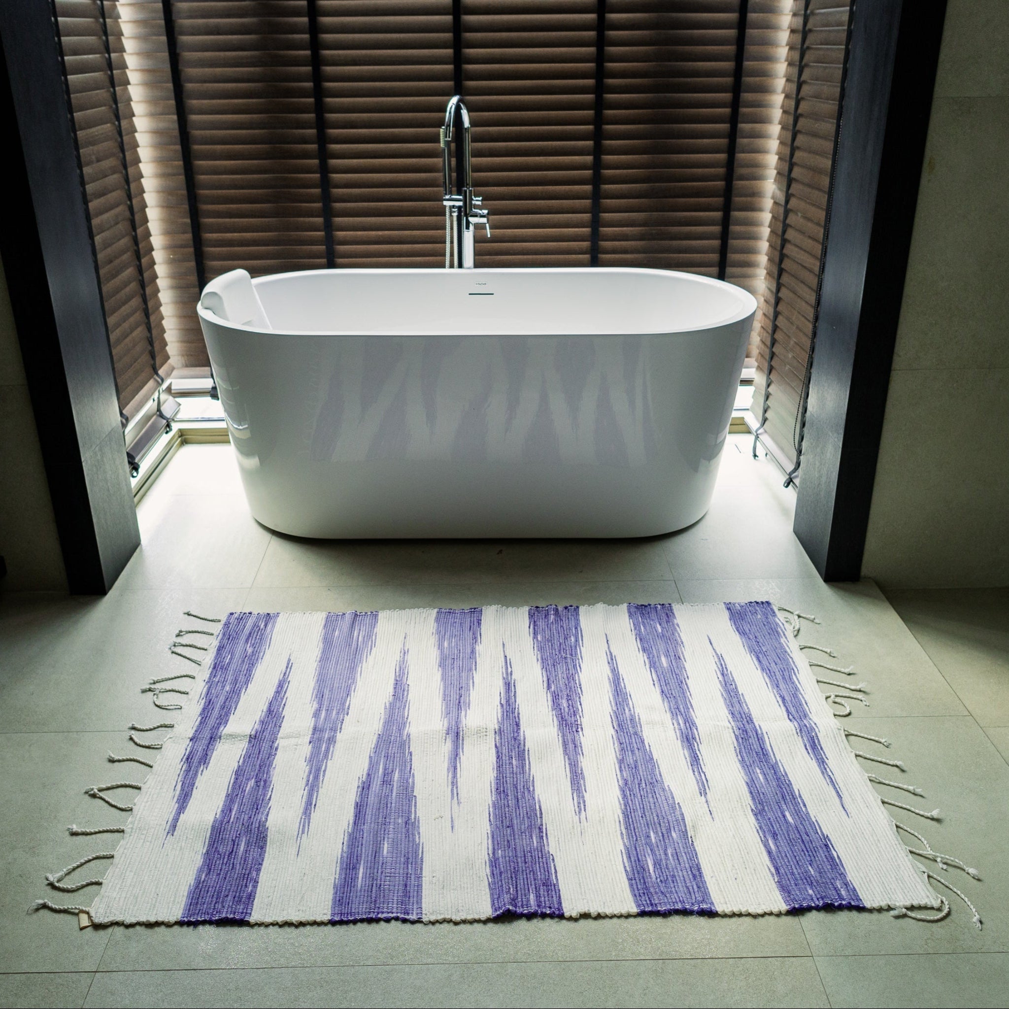 Hand - Woven Blue Wash Large Rug (100x150cm) - Willow Tree DecorSF153