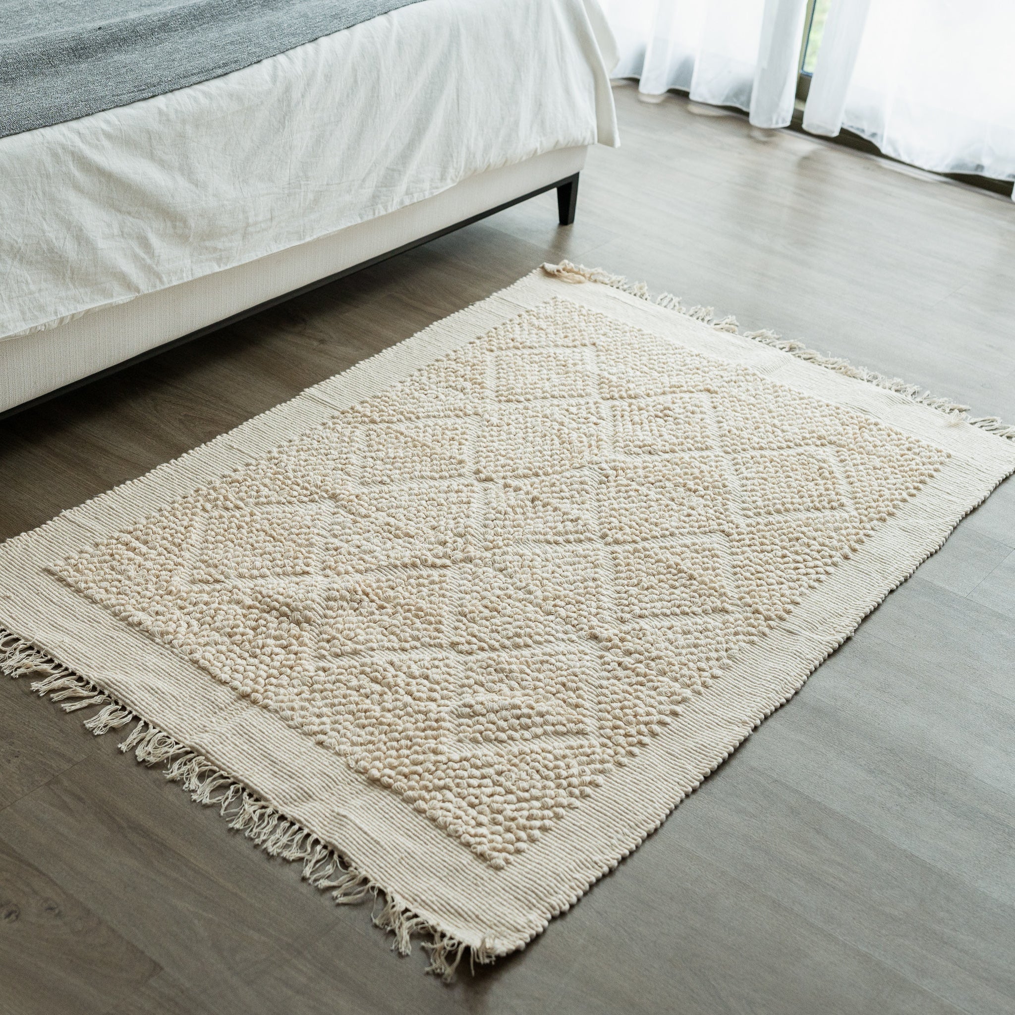 Hand - Woven Neutral Large Rug (100x150cm) - Willow Tree DecorSF149