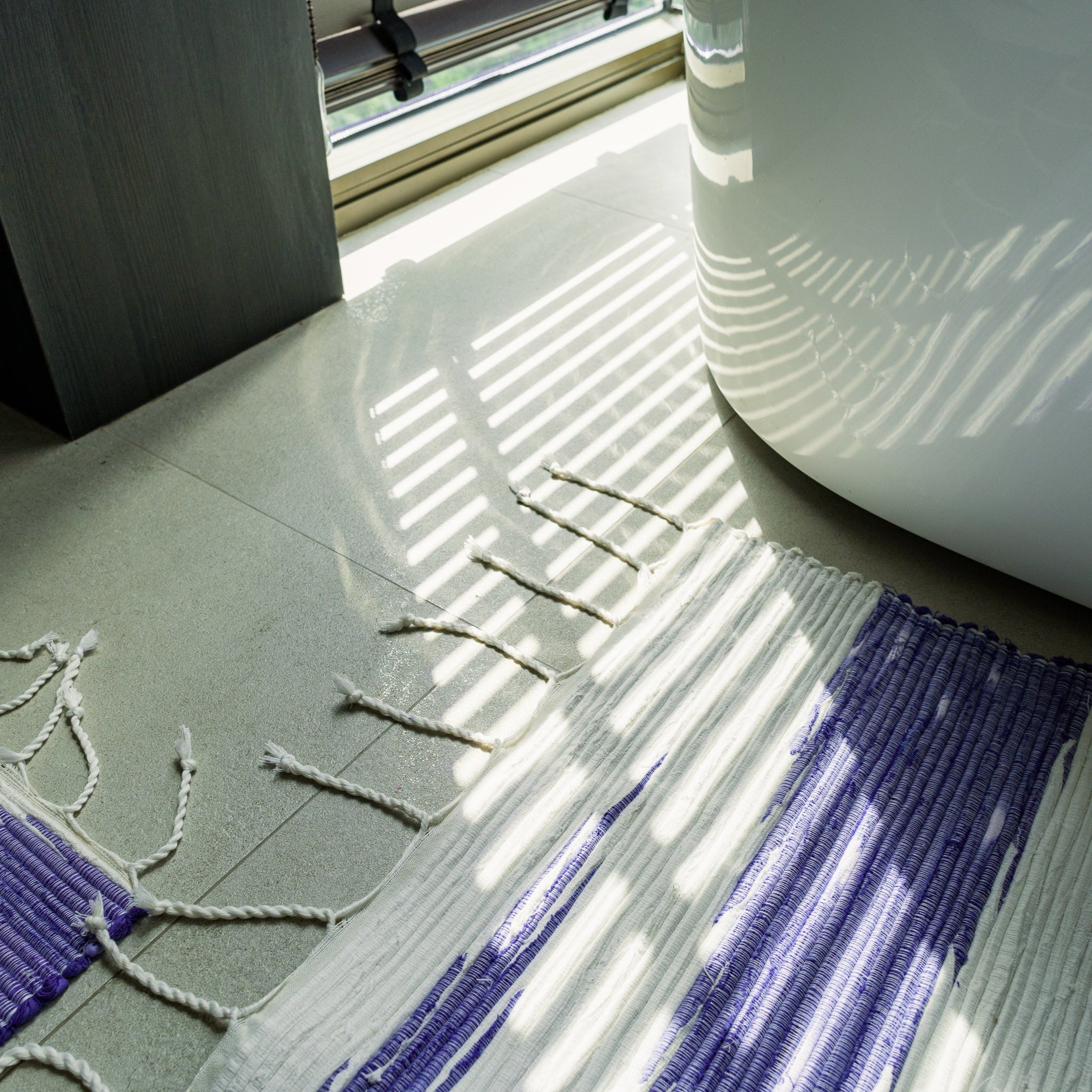 Hand - Woven Blue Wash Large Rug (100x150cm) - Willow Tree DecorSF153