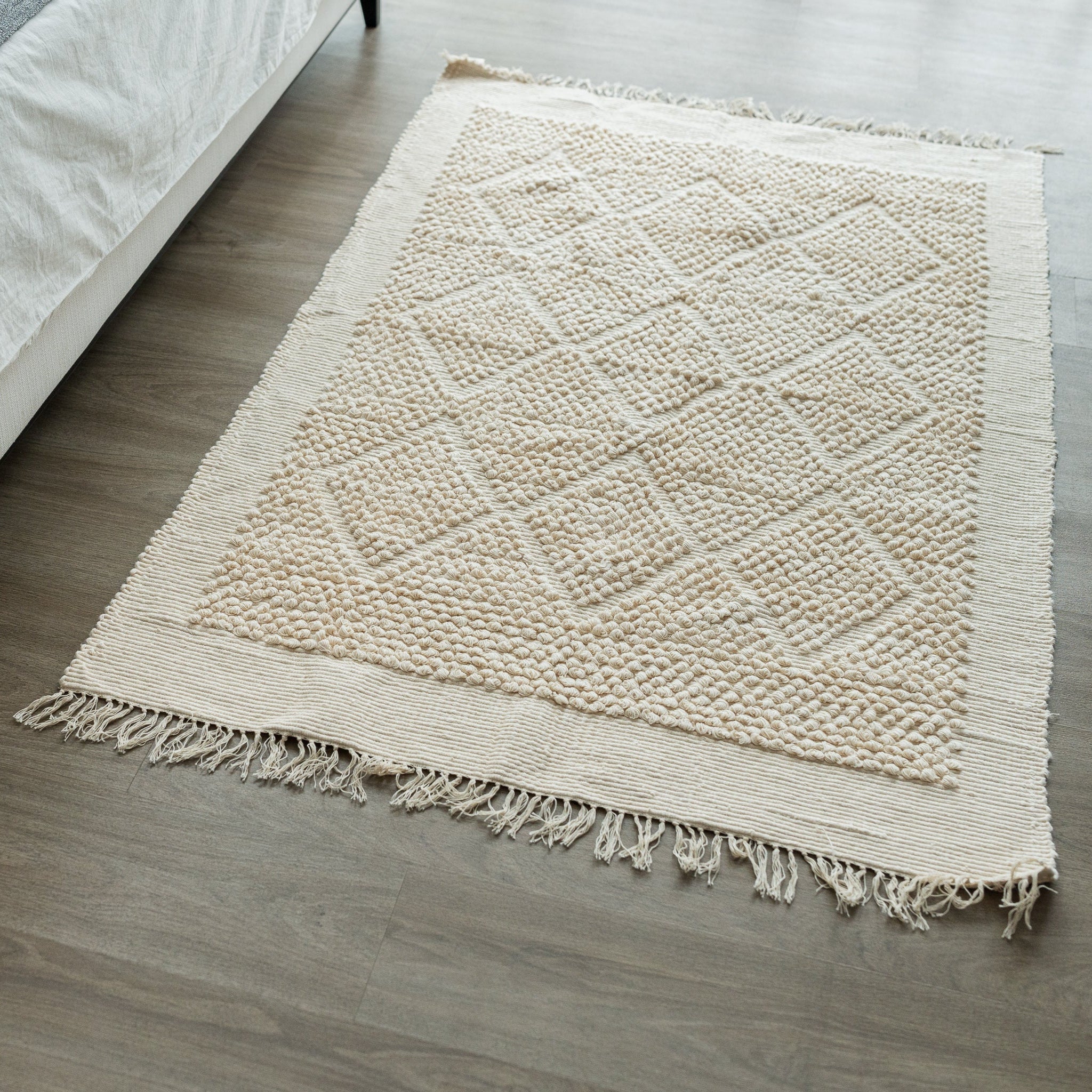 Hand - Woven Neutral Large Rug (100x150cm) - Willow Tree DecorSF149